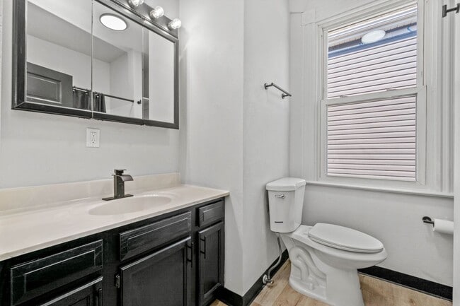 Building Photo - Stunning 3 bedroom home in Carrick available August 1!