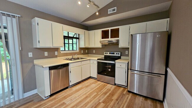 Foto del edificio - 3 BR 2 BA Summersill Estates