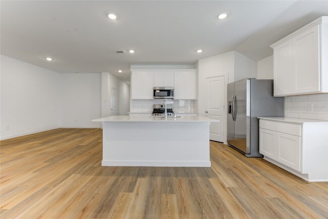 Building Photo - 9014 Rose Water Trl