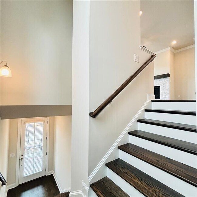 Foto del edificio - 657 SUMMIT HILL Way