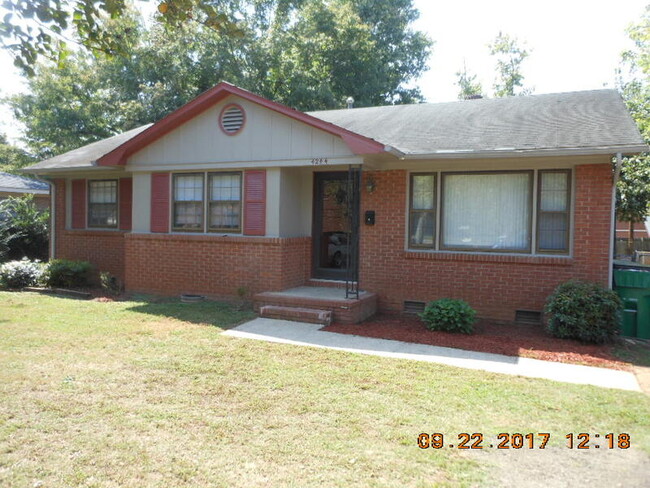 Building Photo - 4244 Shamrock Dr