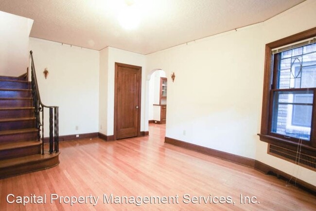 Building Photo - 912 SW Vista Ave
