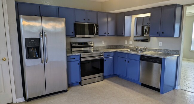 All stainless steel appliances - 659 Legacy Dr