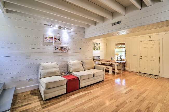 Foto del edificio - 7073 Waterview Ln