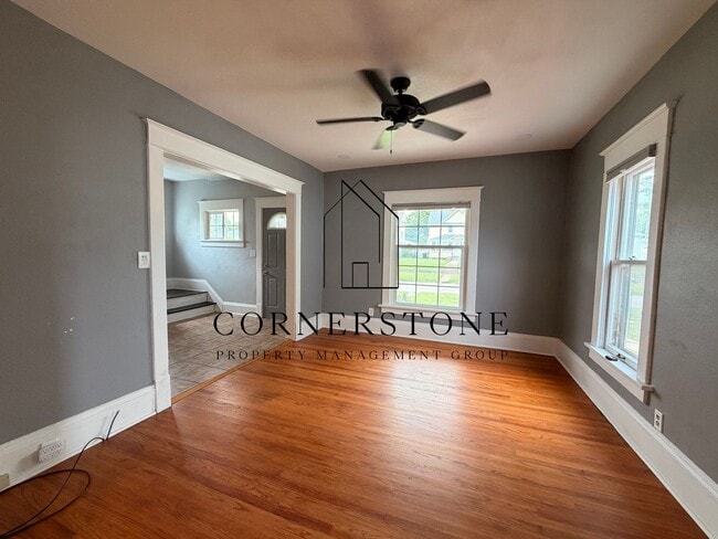Building Photo - 4 Bedroom 2 Bathroom Home with Great Back Deck! $1300