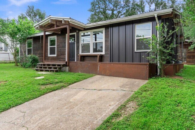Building Photo - 4305 Leslie Ave