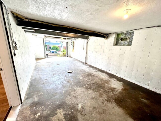 Foto del edificio - Fantastically updated three bedroom two bath house in the heart of Dormont