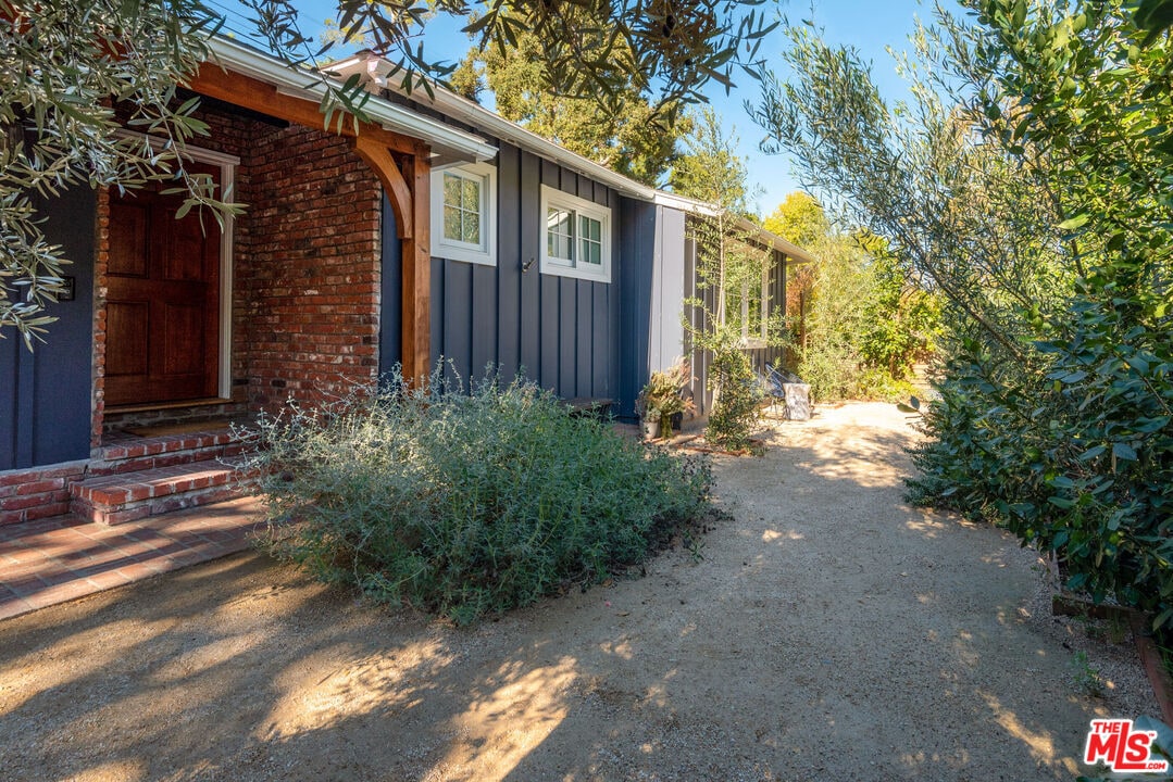 3653 Longview Valley Rd, Sherman Oaks, CA 91423 House Rental in