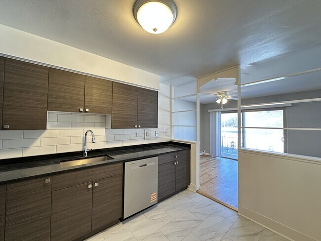 Foto del edificio - 1639 Oakwood Ave