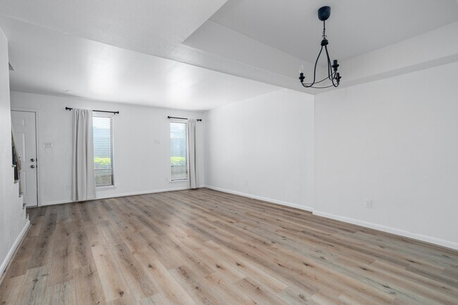 Foto del edificio - 10331 Longmont Dr