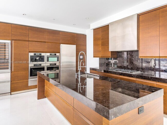 Foto del edificio - 800 South Pointe Dr