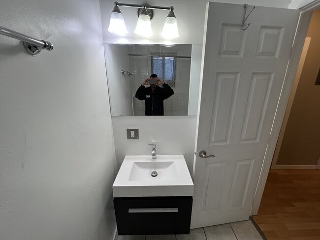 Building Photo - 12932-12118 118 Ave NW