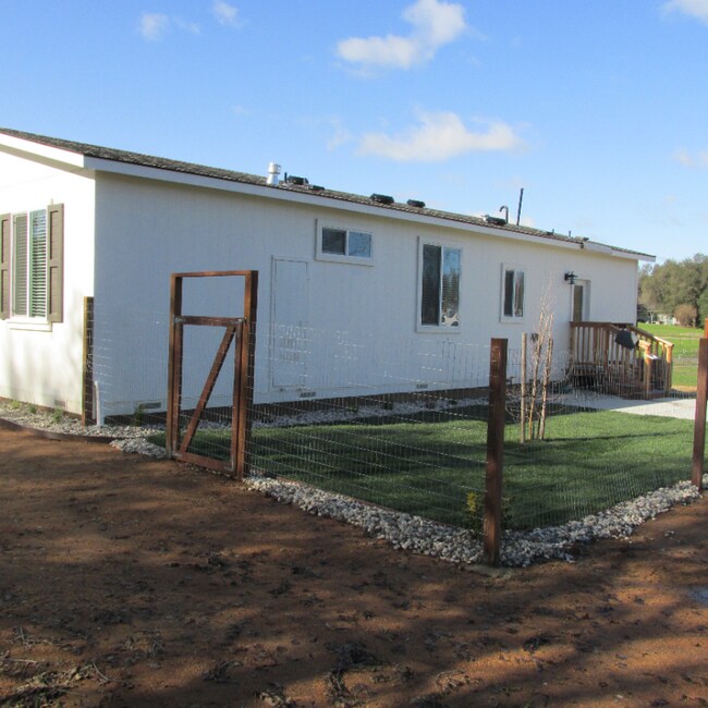 Building Photo - 5067 Fruitvale Rd
