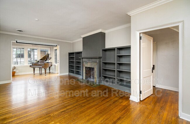 Building Photo - 1802 Linden Ave
