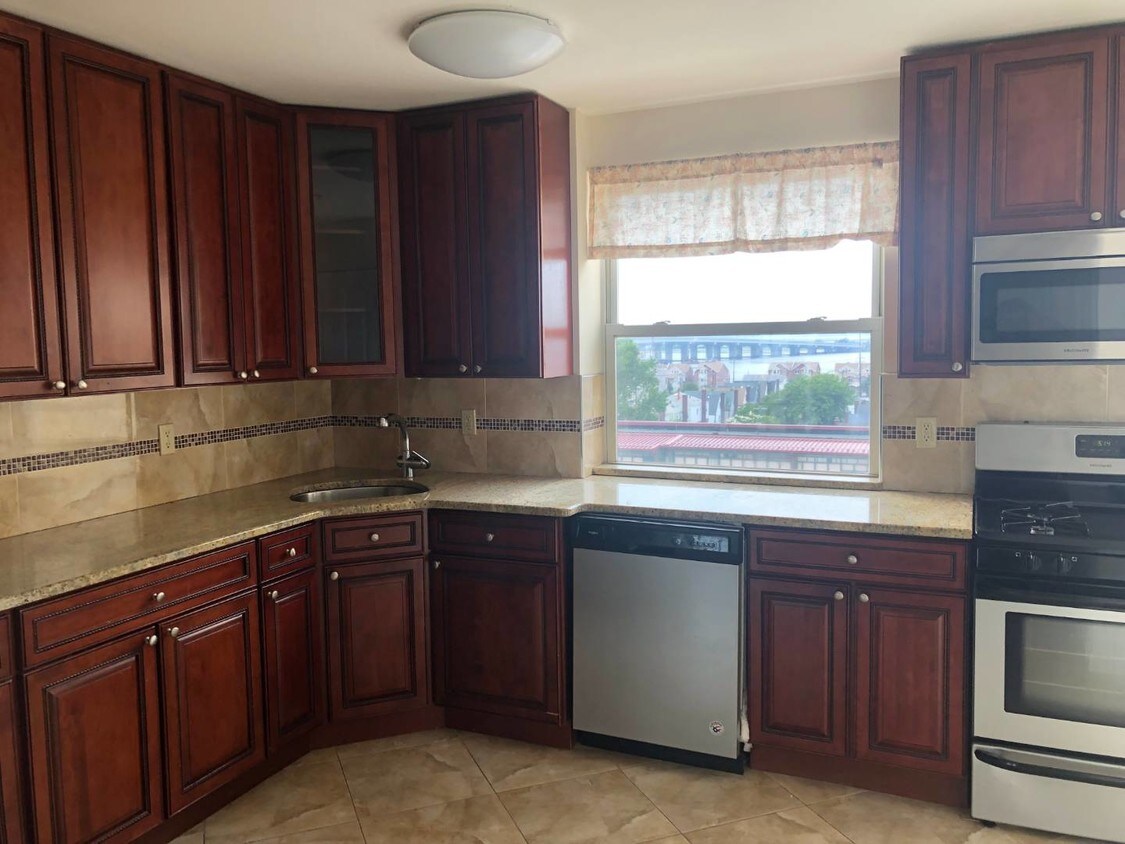 Foto principal - 88-02 Rockaway Beach Blvd