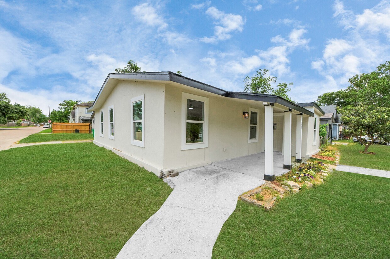 Building Photo - 501 Schilling Ave