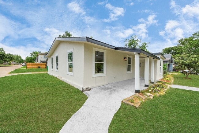 Building Photo - 501 Schilling Ave