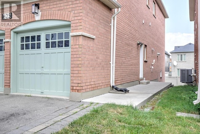 Photo du bâtiment - 625 Grand Trunk Ave
