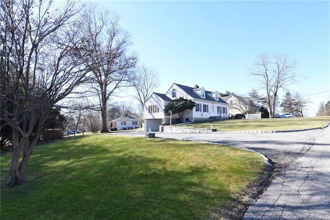 Building Photo - 24 Lochland Rd