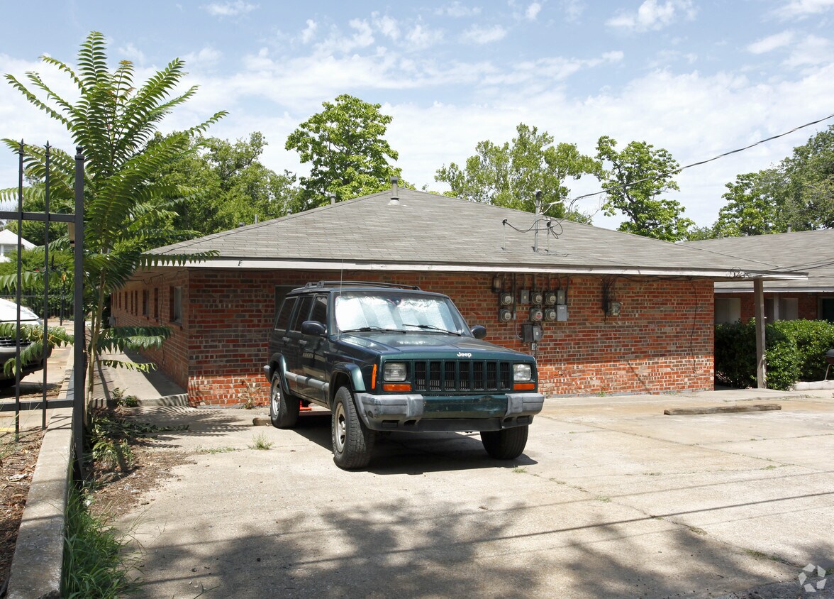 Building Photo - 1231 S Quincy Ave