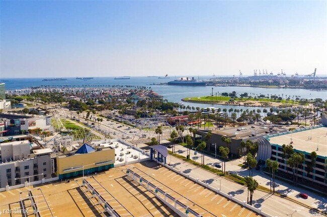 Building Photo - 400 W Ocean Blvd