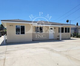 Building Photo - 13872-13874 Saranac Dr