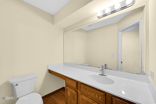 Foto del edificio - 914 Waterford Ln