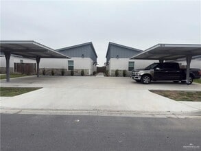 Building Photo - 10 Playa Dr