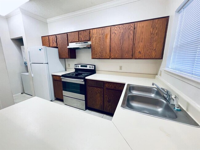 Foto del edificio - 2710 Grants Lake Blvd