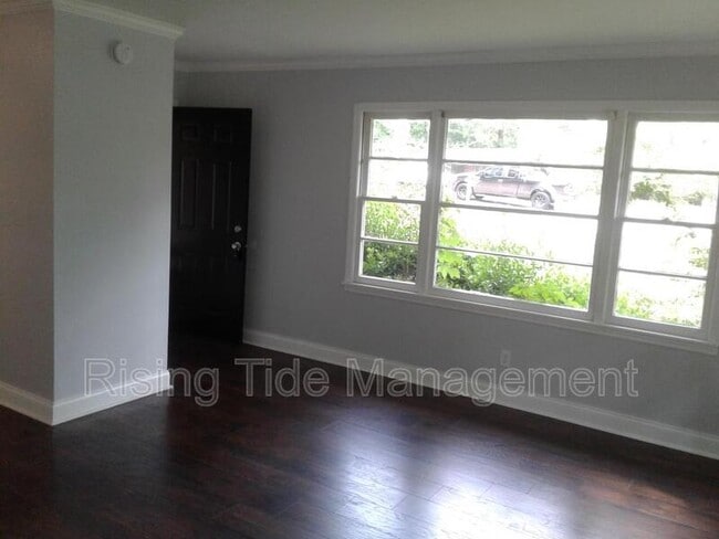 Building Photo - 948 Hickory Dr