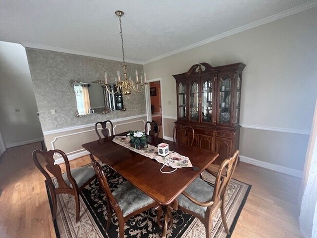 Foto del edificio - Need Garage Space? Want Privacy & Space? L...