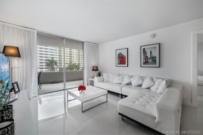 Foto del edificio - 5555 Collins Ave