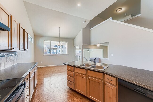 Building Photo - 1845 Sunset Vista Dr