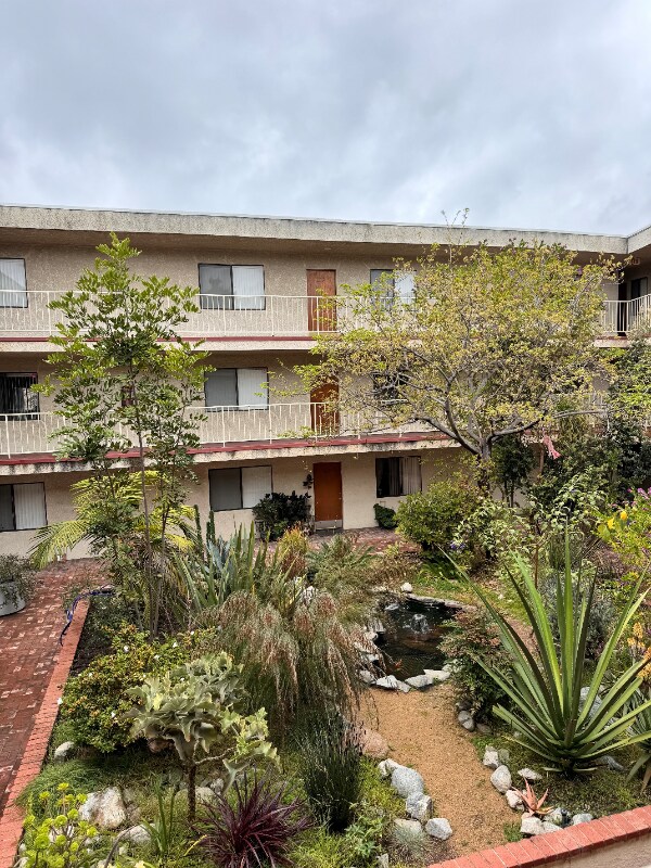 Foto del edificio - 2425 Purdue Ave