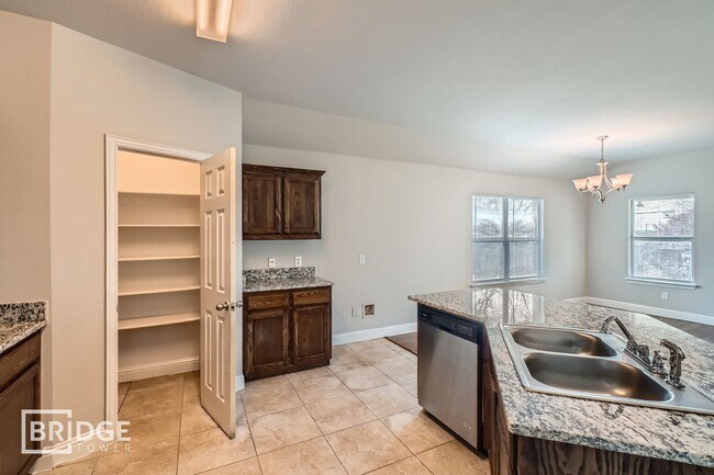 Foto del edificio - 15652 Gatsby Ln