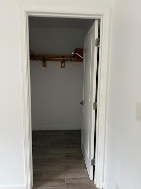 Armario - 7949 Nita Ave