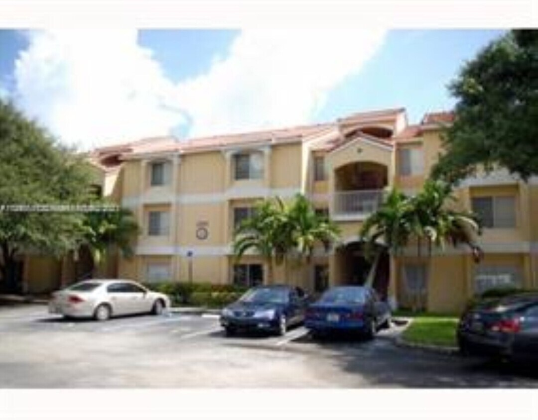 Foto principal - 2400 NW 33rd St