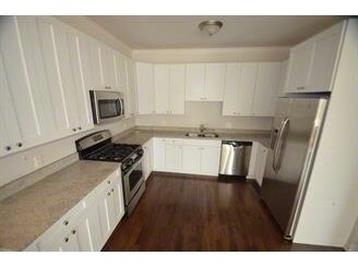  - 913 Forest Ave.