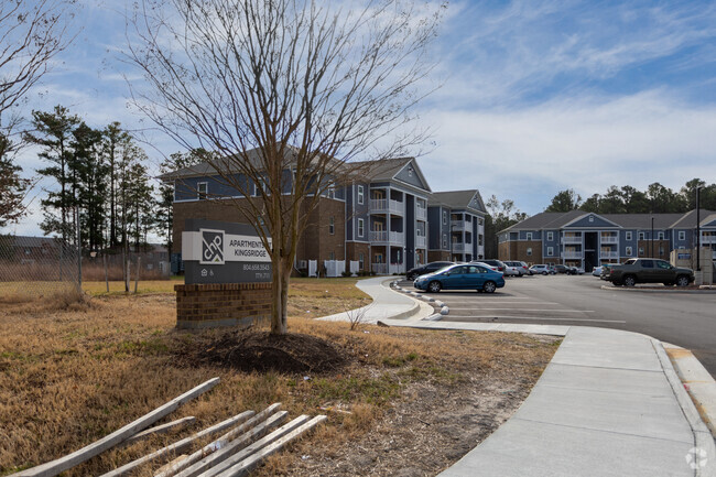 Building Photo - Apartments At Kingsridge