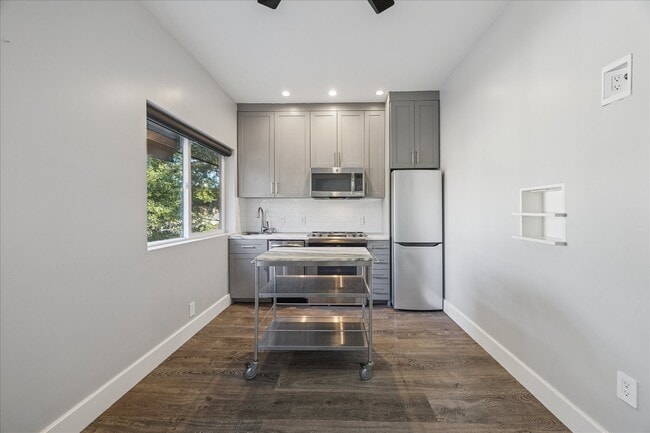 Building Photo - 1919 Missouri St