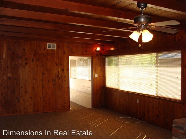 Building Photo - 2171 Willow Glen Dr