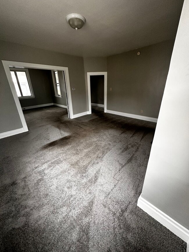Building Photo - Renovated 2 bedroom/1 bath home for RENT i...