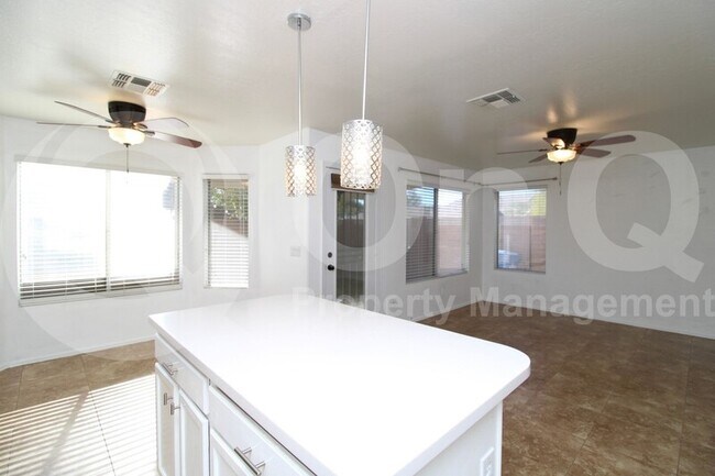 Building Photo - 2221 E Union Hills Dr