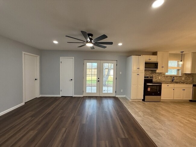 Building Photo - 6101 Melody Ln