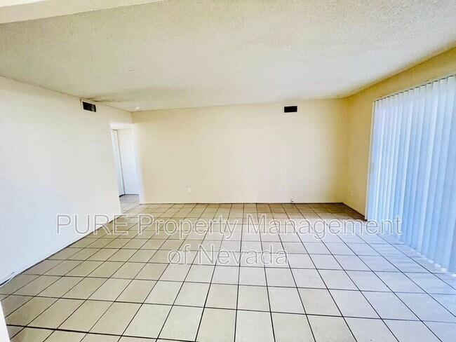 Foto del edificio - 1405 E Vegas Valley Dr