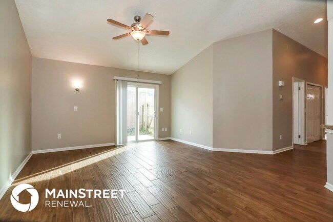 Building Photo - 9845 Paddlewheel Dr W