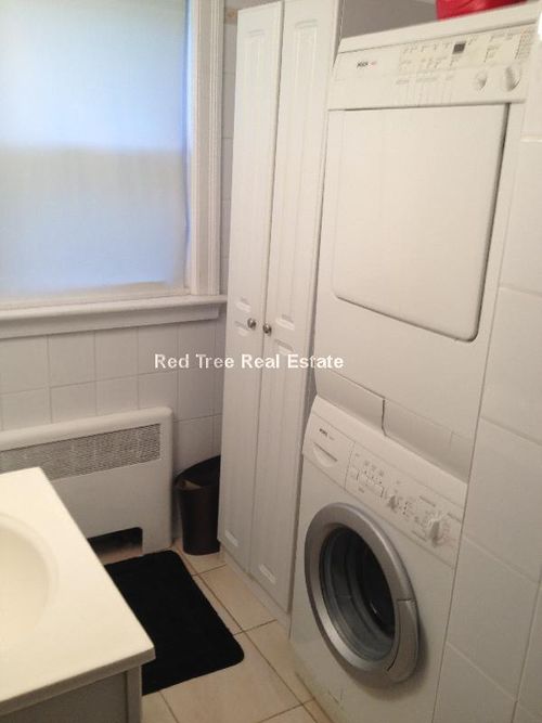 Foto del edificio - 93 Undine Rd