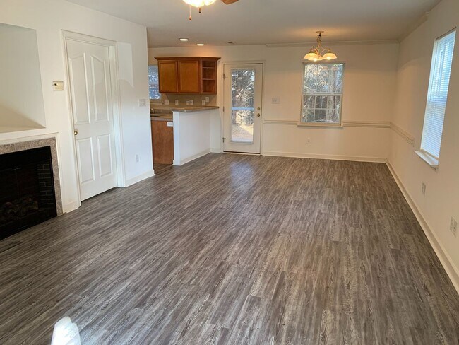 Building Photo - 199 Clusters Cir