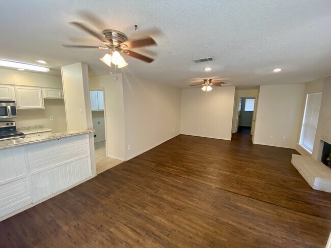 Foto del edificio - 2800 Springleaf Ct