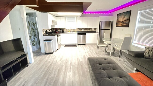 Habitación abierta y luminosa - 13100 Boca Ciega Ave